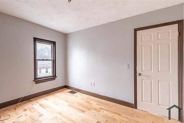 327 Saxton St #327 — Photo 13