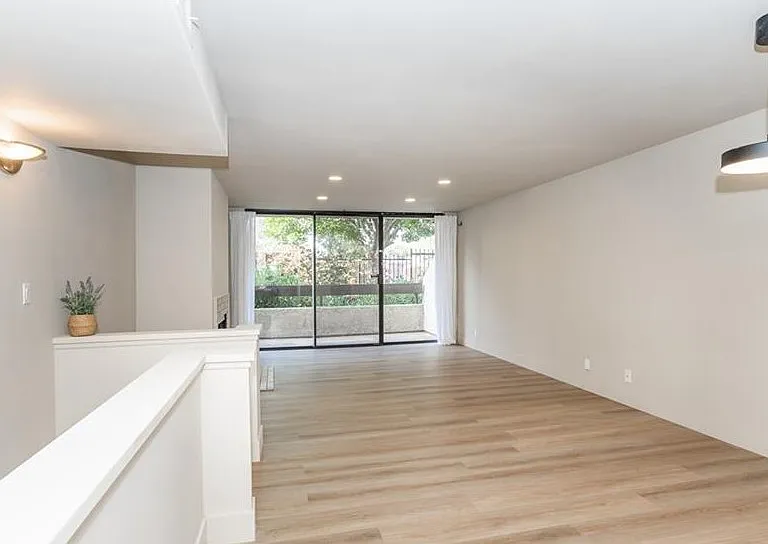 1900 Vine St #214 — Photo 7