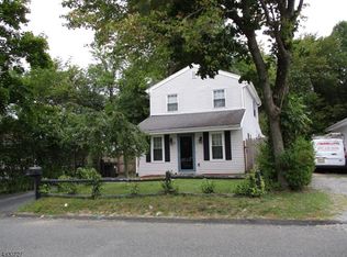 9 Woodsedge Ave, Budd Lake, NJ 07828
