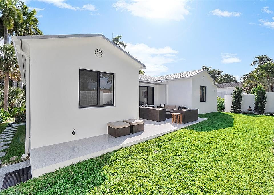 1st image of 450 N Victoria Park Road