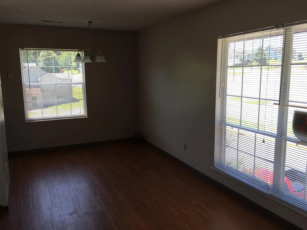 1506 Ester Street — Photo 2
