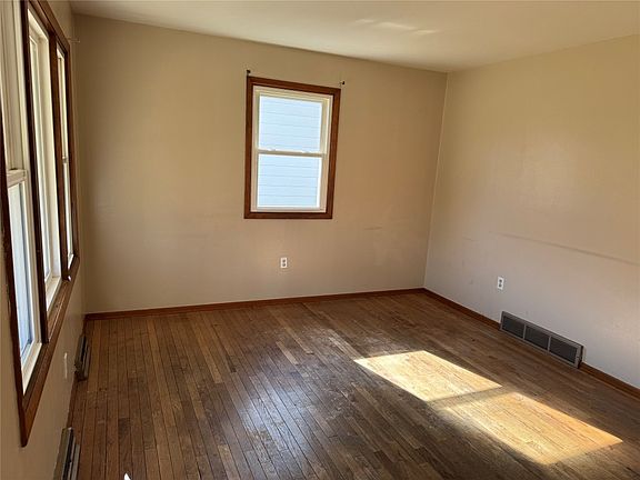 2nd image of 3908 Stanley Ave