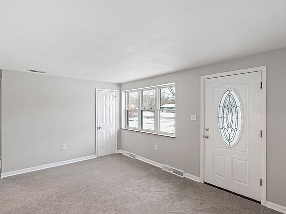 4th image of 2359 Woodville Pike
