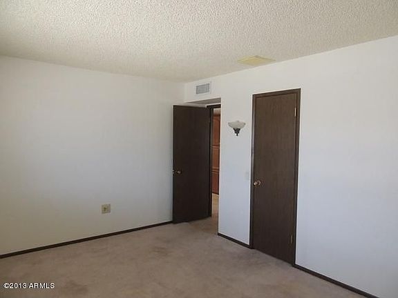 3rd image of 10044 W Oakmont Dr