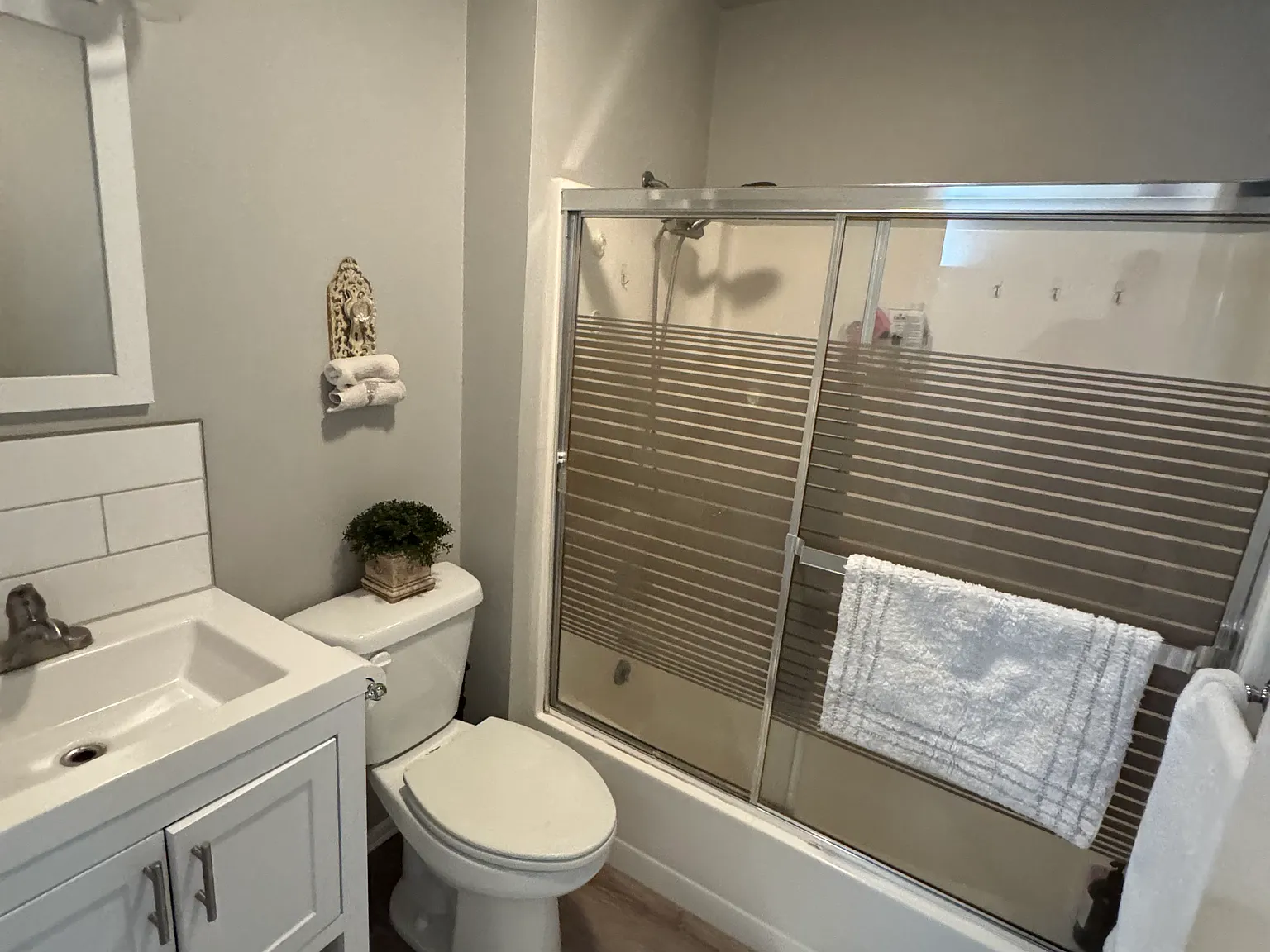 2 bed, 1.5 bath, 900 sqft, $1,700 — Photo 3