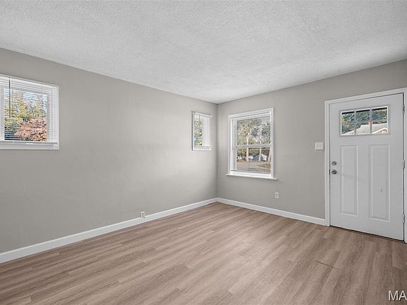 3rd image of 10197 Green Valley Dr