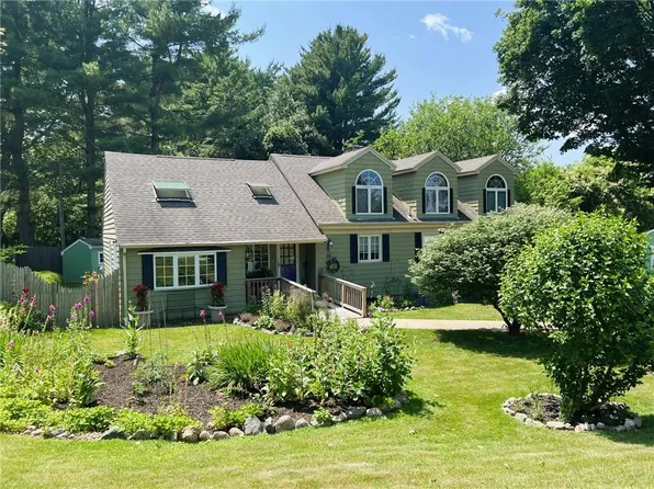 29 Stony Acre Dr, Cranston, RI 02920