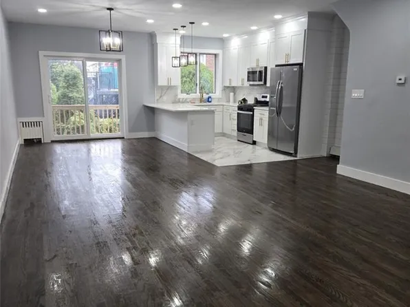 2713 Avenue Y image 2 of 21