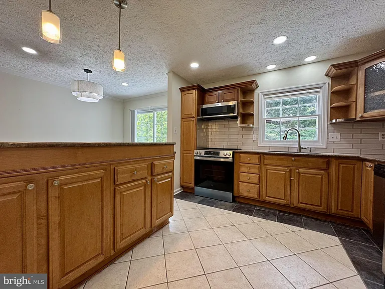 13413 Wisteria Dr — Photo 3