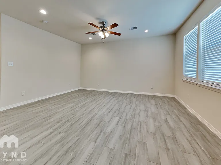 7813 Hanna St — Photo 2