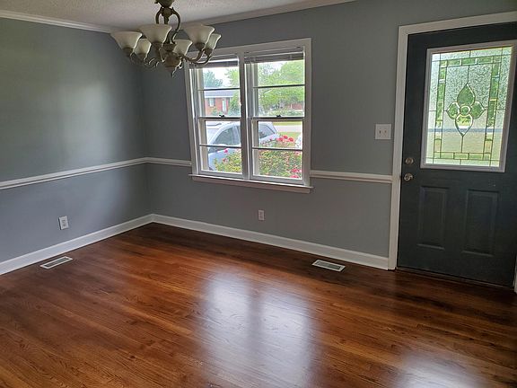2nd image of 3109 Diana St