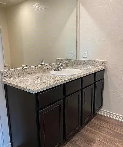 521 Locksley Cv — Photo 14