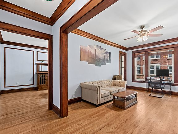 3rd image of 5470 S Woodlawn Ave APT 1W
