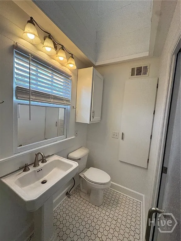 2 bed, 1.0 bath, 1242 sqft, $1,800 — Photo 4