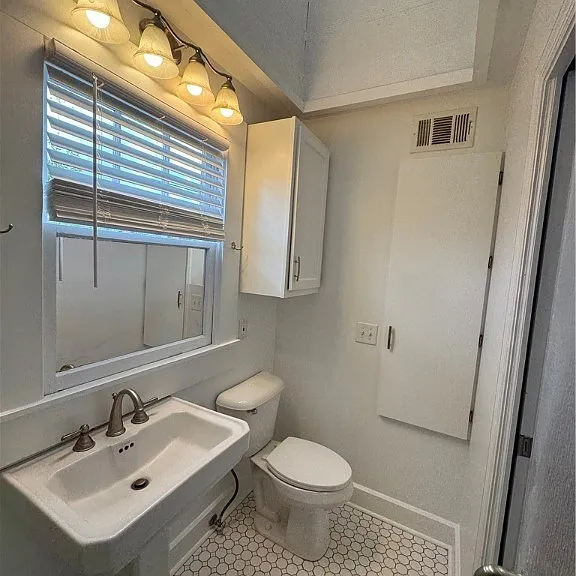 1305 E Anderson St — Photo 4