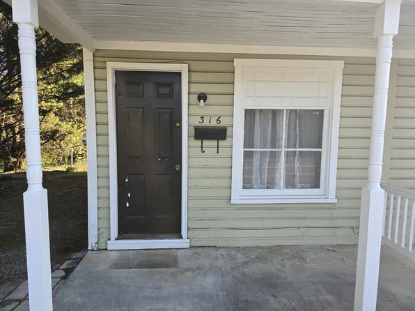 316 Woodstock Ln, Winchester, VA 22601