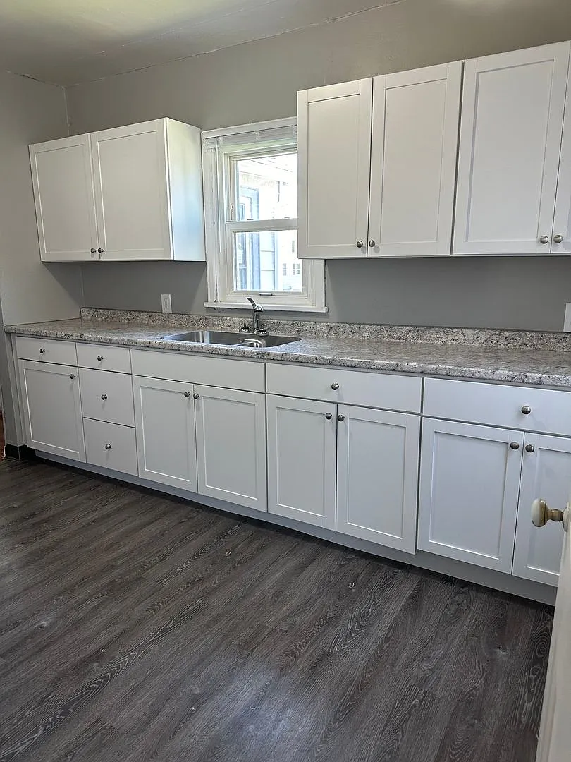 Updated 2 Bedroom, 1 Bath House- 611 W. 8th — Photo 2