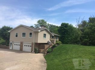 9293 Golf Course Rd, Burlington, IA 52601