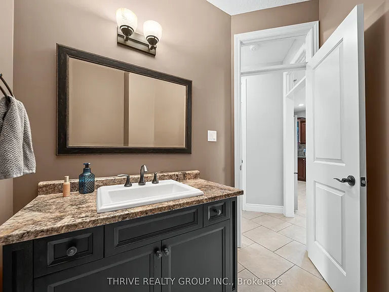 12 Ashwood Cres — Photo 14