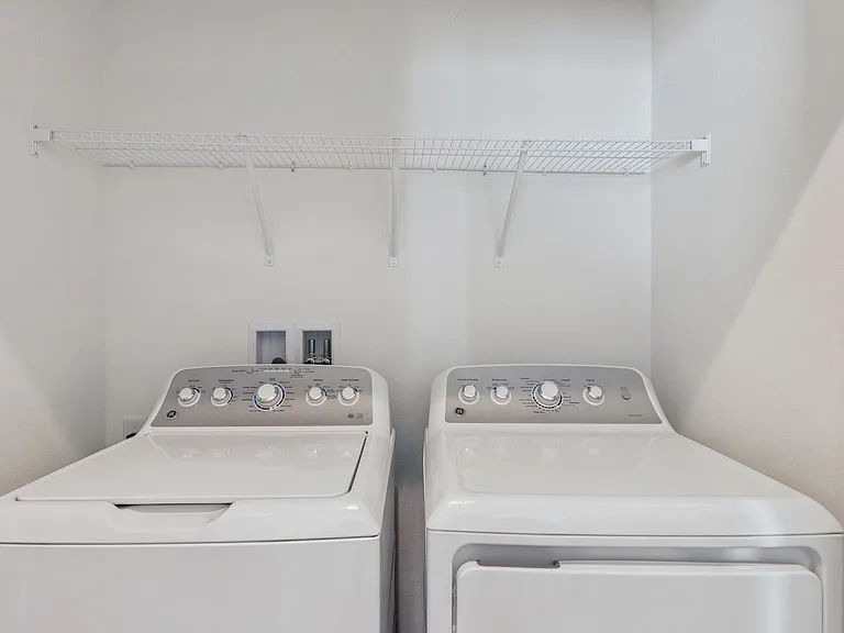 523 Orient Ave — Photo 18