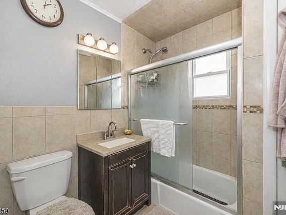 5th image of 413 Beardsley Ave #1