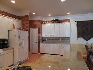 CUSTOM TILE BACK SPLASH