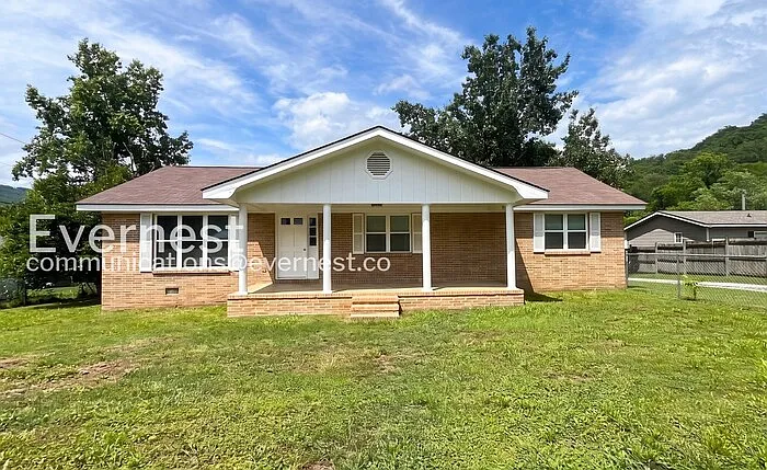 3217 Plaza Cir — Photo 1