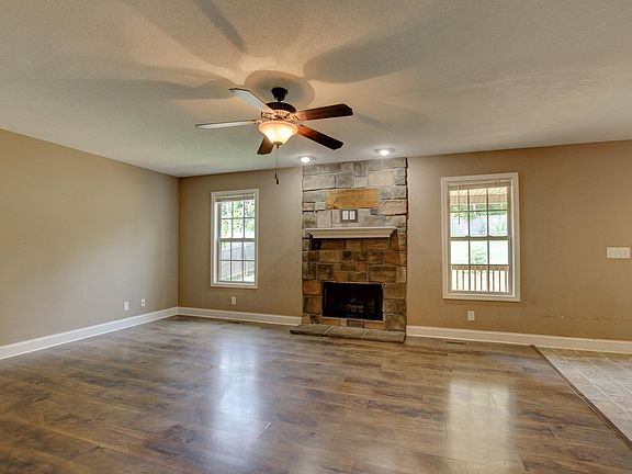 5th image of 417 Leslie Wood Dr