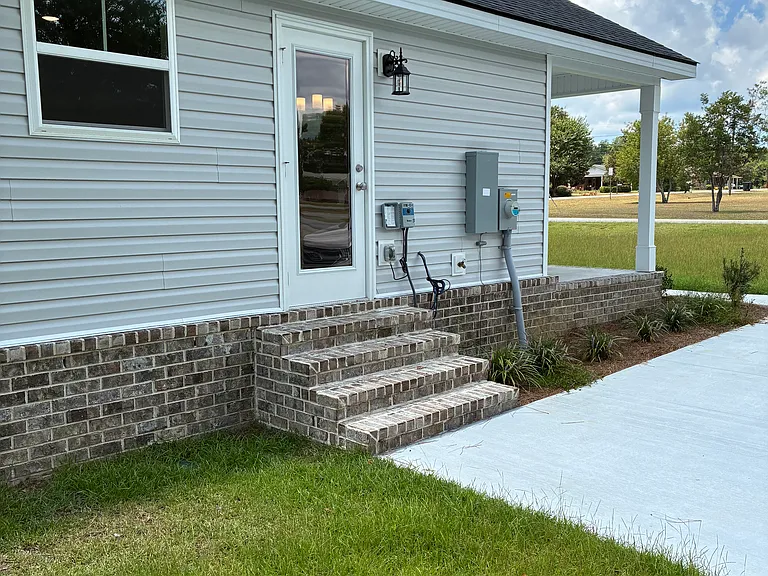 103 Continental Dr — Photo 7