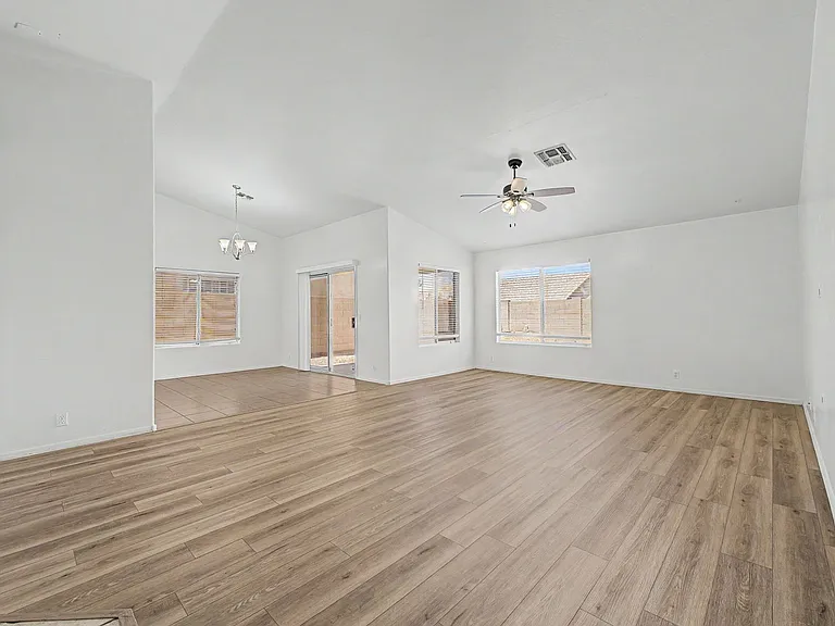 930 E Harwell Rd — Photo 21