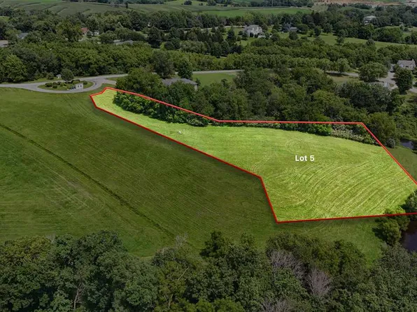 5 Orchard View Ln NE, Iowa City, IA 52240