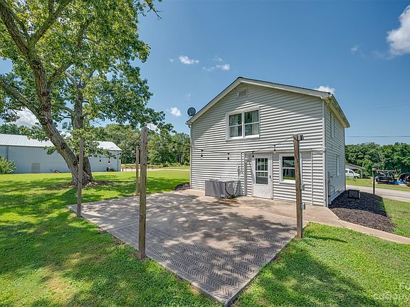 3rd image of 124 Maiden Ln