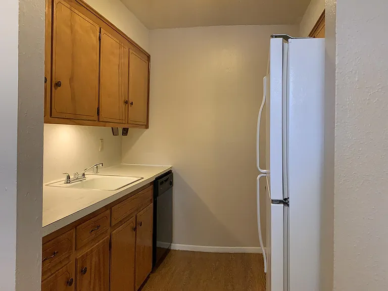 124 Columbia Ln — Photo 5