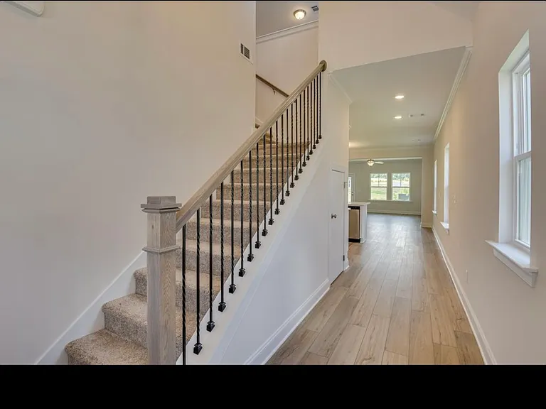 9 Coslett Dr — Photo 2