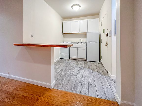 4th image of 441 E 6th St APT 3R
