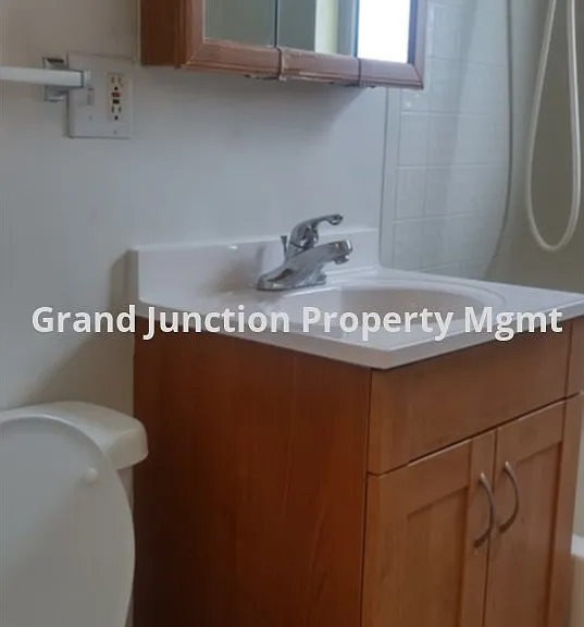 522 Compton St — Photo 25