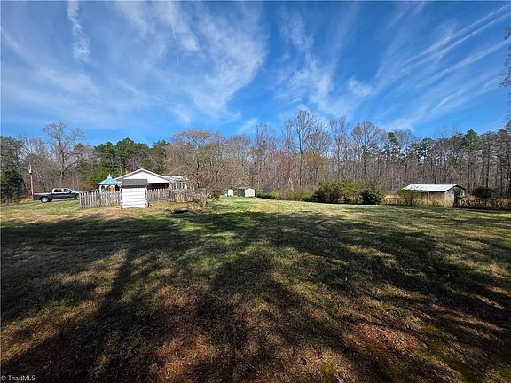 2nd image of 2797 Harper Rd