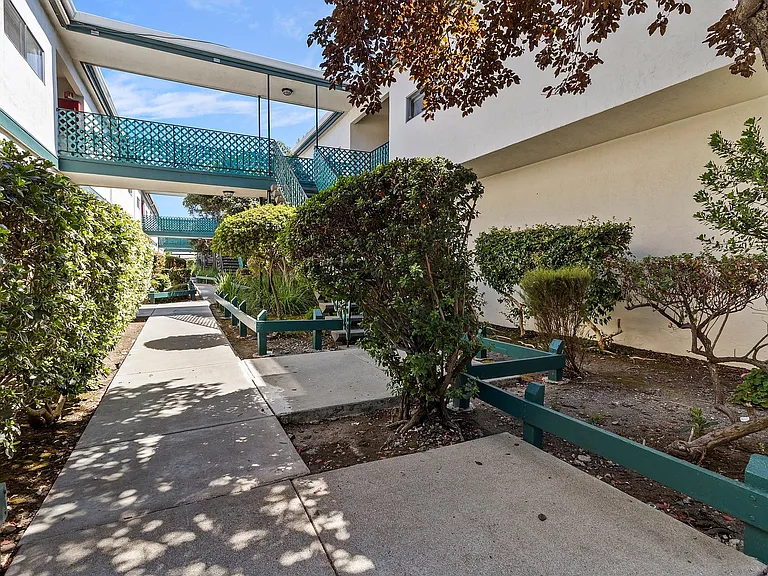 Whispering Oaks Apartments — Photo 11