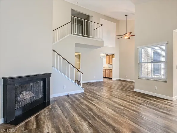 425 Tobler Dr, Las Vegas, NV 89145