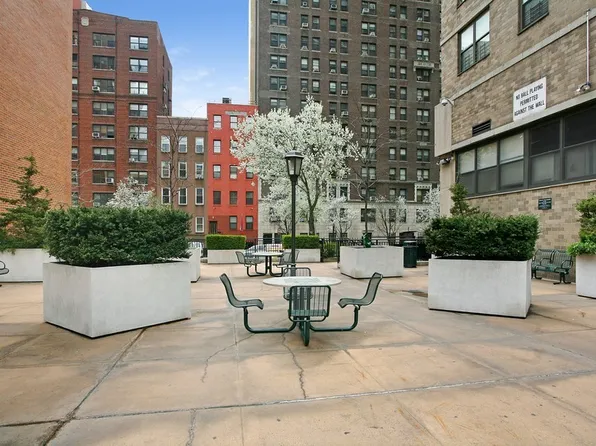 301 East 79th Street image 10 of 12