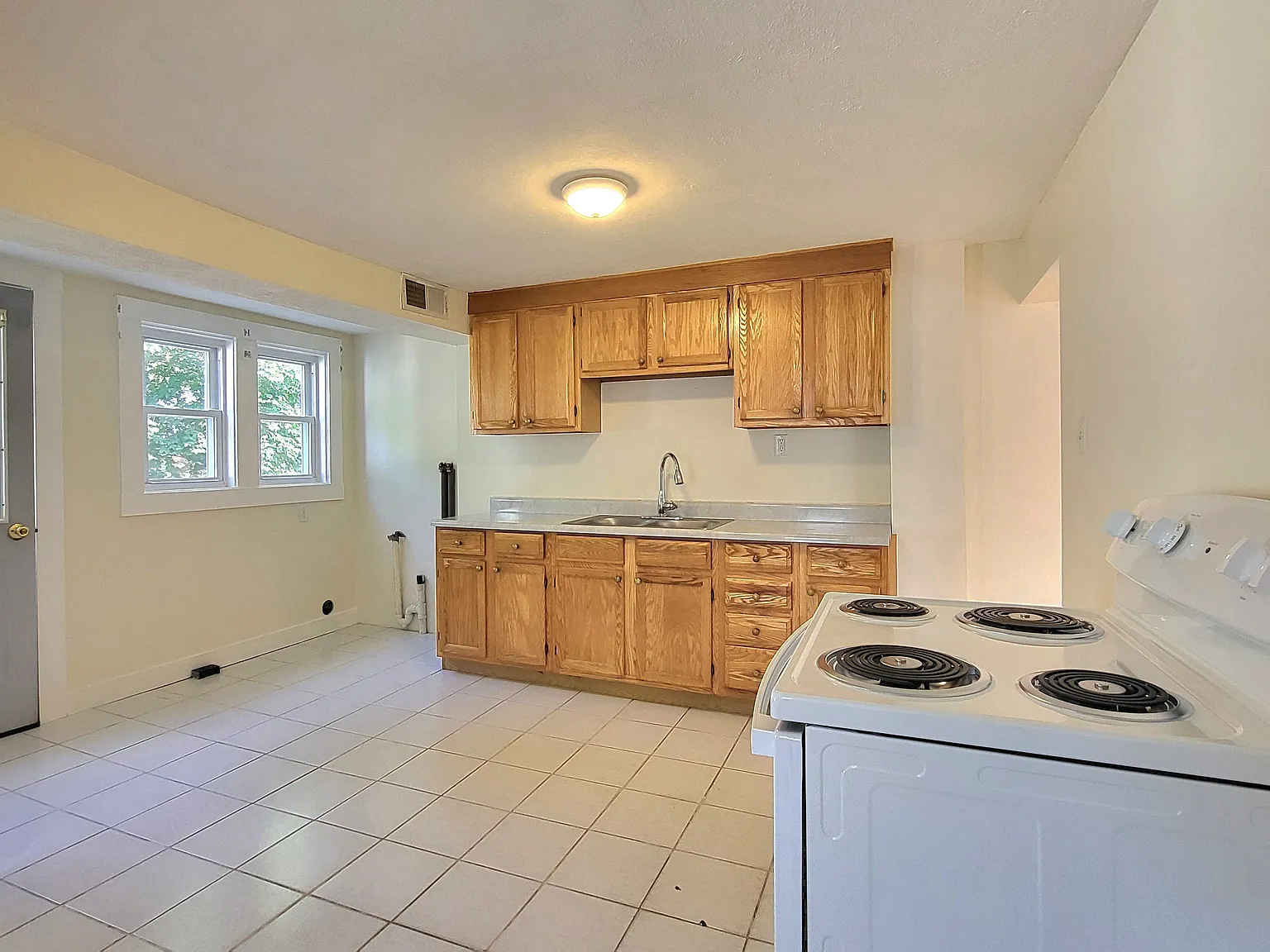 2 bed, 1100 sqft, $2,050 — Photo 3