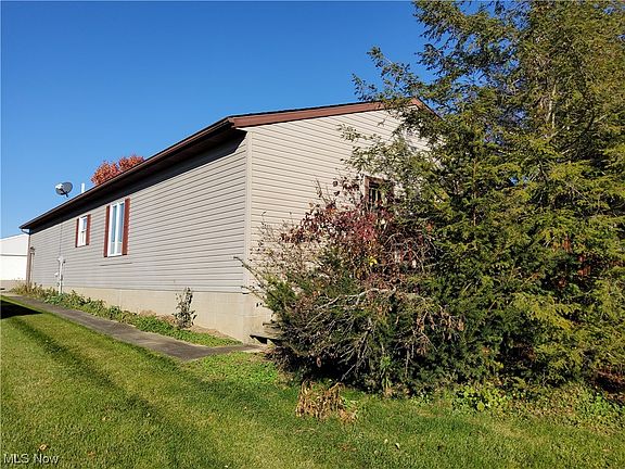 4th image of 144 Royal Crest Dr Unit B