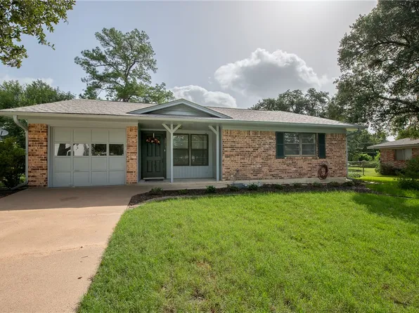3813 Tanglewood Dr, Bryan, TX 77802