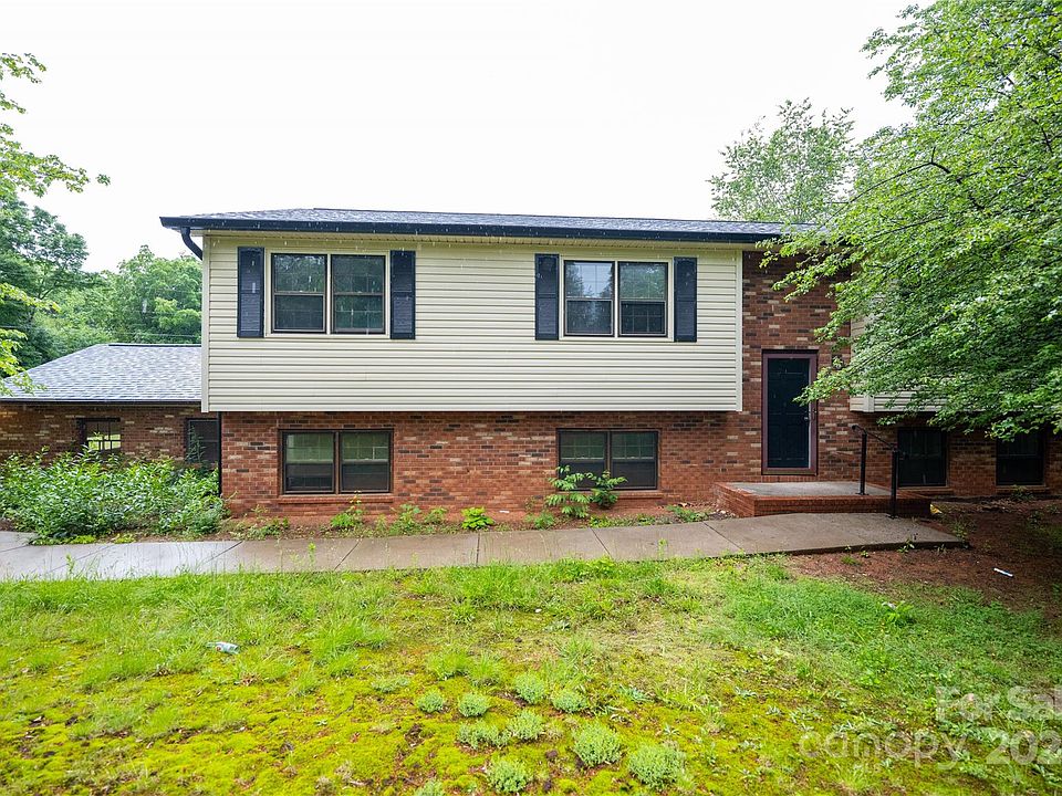 1st image of 127 Danbury Ln