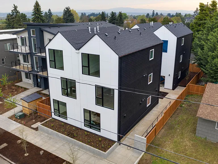 7054 N Montana Ave #101 — Photo 2