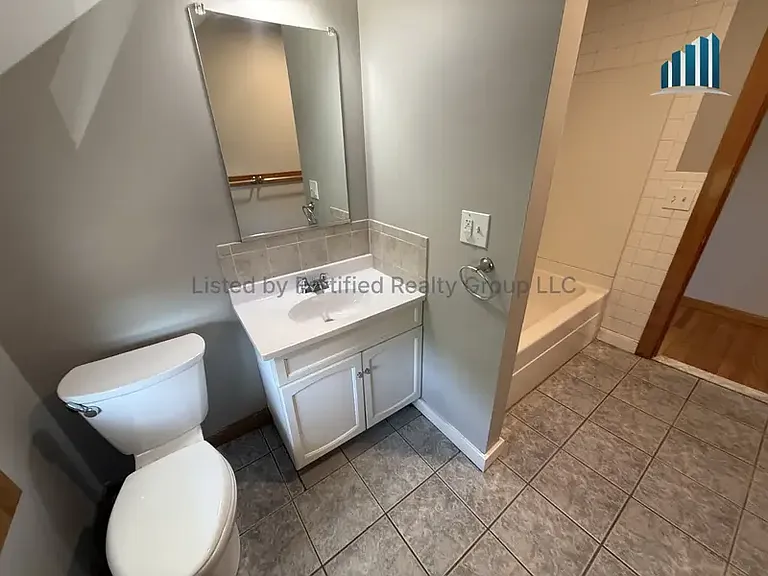 132 Hall St #3 — Photo 10
