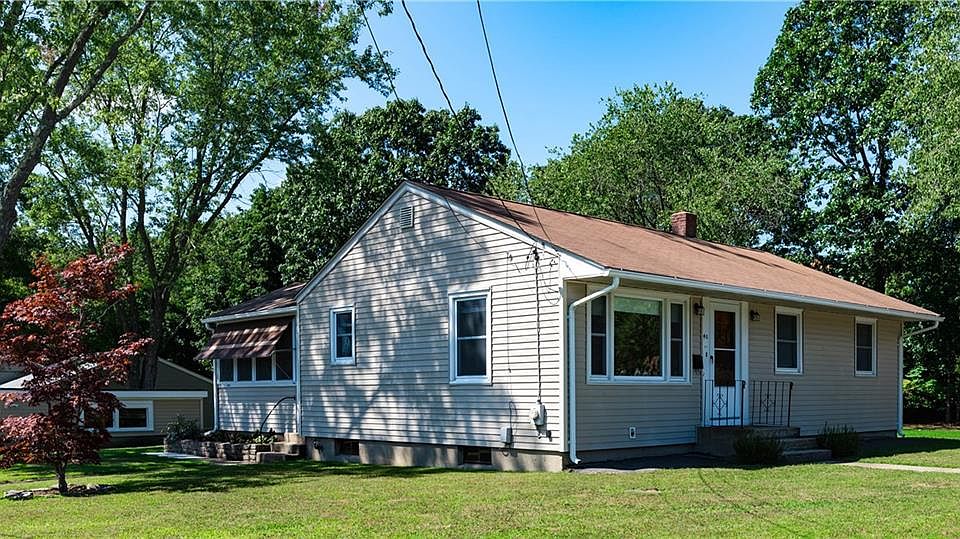 1st image of 40 Windsor Park Dr