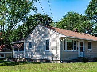 40 Windsor Park Dr, Coventry, RI 02816