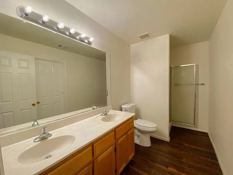 3125 Campus Dr — Photo 17