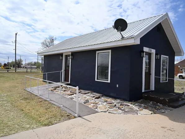 318 W Broadway, Vici, OK 73859
